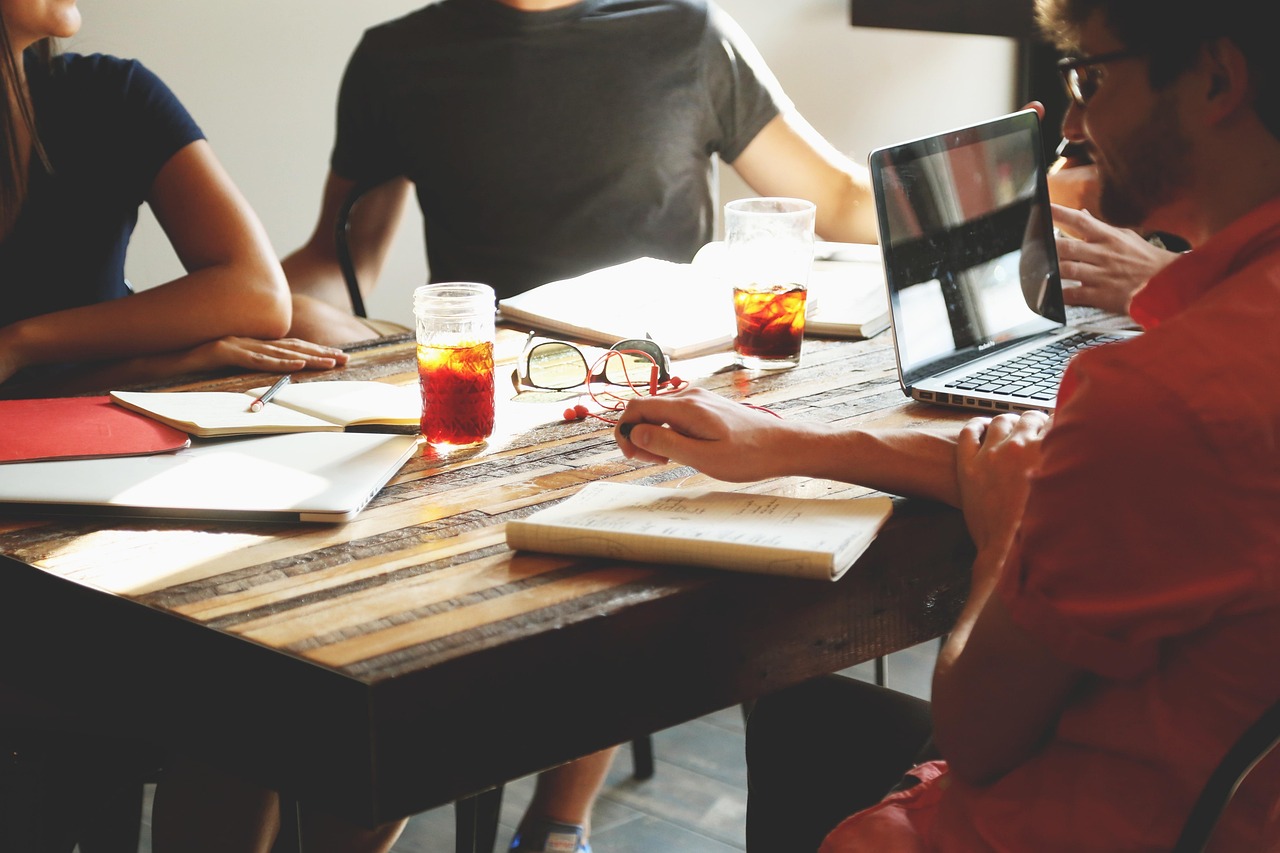 Remote workers collaborating at a coworking café table in Cuenca